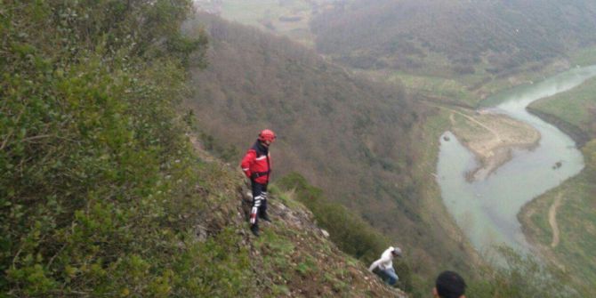 Dağa Tırmanmaya Çalışan Öğrenci Kayalıklarda Mahsur Kaldı