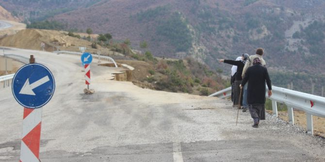 Çöken Yol ’Seyir Terası’ Oldu