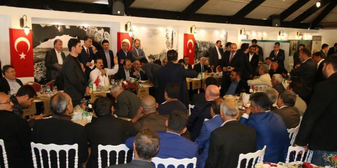 Ak Kadrolar Muhtarlarla Bir Araya Geldi