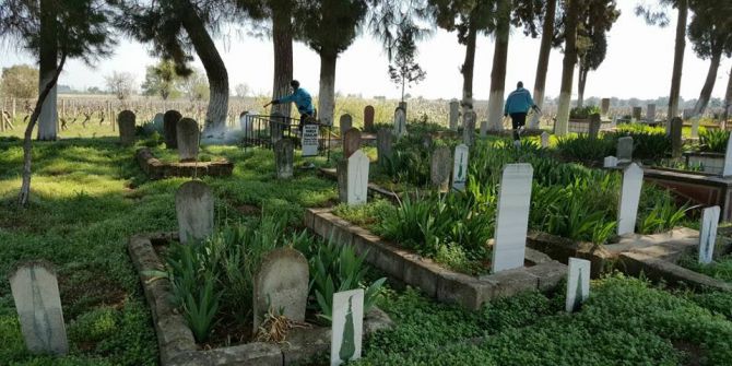 Manisa Genelinde Mezarlıklar İlaçlanıyor