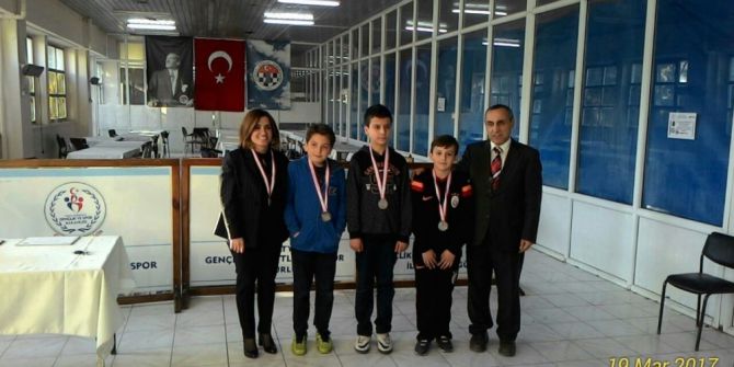 Çamlıca Okulları Öğrencileri Satranç Turnuvasında İkinci Oldu