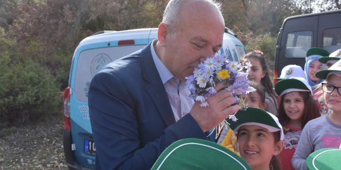 Dursurbey’de Öğrenciler Fidan Dikti