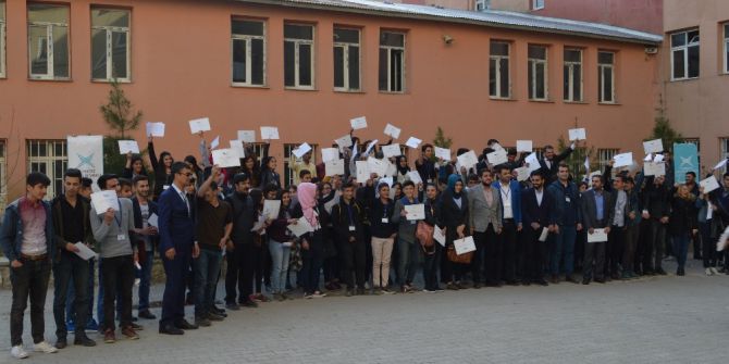 Şırnak’ta Liseler Arası Münazara Yarışması Düzenlendi