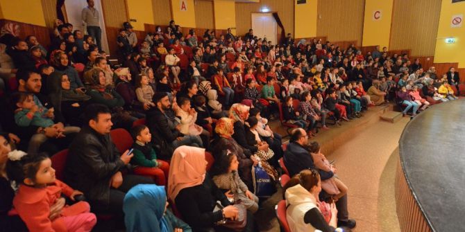 Yıldırımlı Çocuklar ‘Kuklacı’ İle Eğlendi
