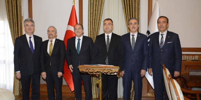 Vali Toprak Msb Bakan Yardımcısı Şuay Alpay’ı Makamında Ağırladı