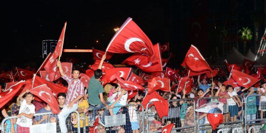 Adana’daki Demokrasi Ve Milli İradeye Saygı Mitingi’nde "Dombıra" Coşkusu Yaşandı