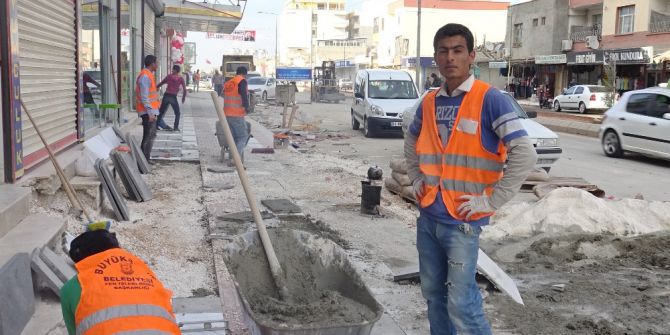 Akçakale’de Asfaltlama Çalışmaları Sürüyor