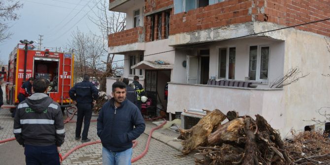 İki Kardeş Dede Ve Ninesini Yangından Kurtardı