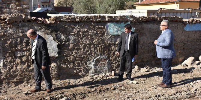 Şehzadeler, 438 Yıllık Tarihi Çeşmeye Yeniden Hayat Veriyor