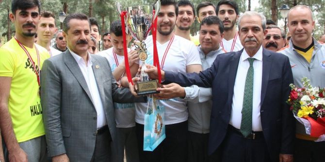 Haliliye Voleybol Takımı Kentin Gözdesi Oldu