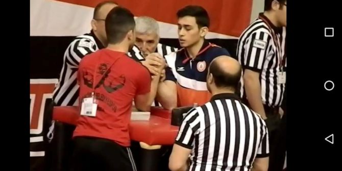 Dünya Şampiyonu Tıbbiyelinin Bileğini Kimse Bükemiyor