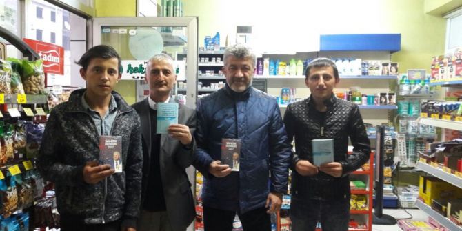 Başkan Yiğit, Vatandaşlara Yeni Anayasa Hakkında Bilgi Veriyor.