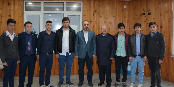 Mobilyacı Olmak İçin Evlerinden 350 Kilometre Uzakta Eğitim Görüyorlar