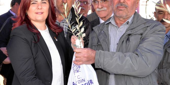 Özlem Çerçioğlu Üreticiye Destek Olmaya Devam Ediyor