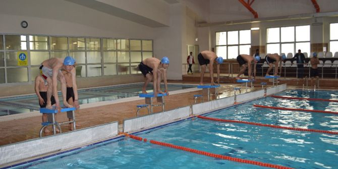 Şırnak’ta Yarı Olimpik Yüzme Havuzu Hizmet Vermeye Başladı