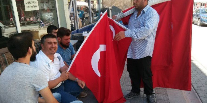 Bayrak Satışlarında Patlama