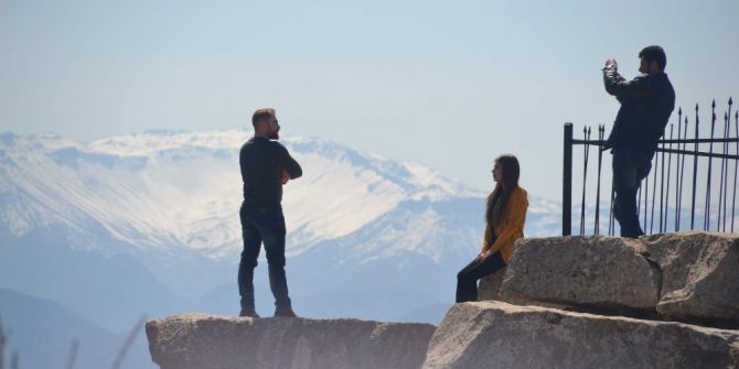 Güneşi Gören Tepeye Akın Etti