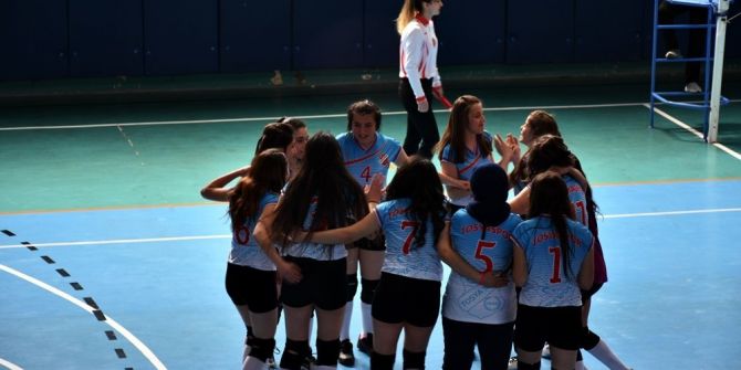 Tosyaspor Voleybol Takımı, Yarı Finale Yükseldi
