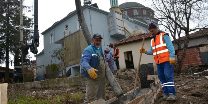 Kartepe Belediyesi, Avluburun Merkez Camiinde Çevre Düzenlemesi Yaptı