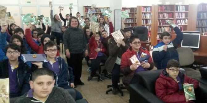 40 Öğrenci 40 Kitabı Kütüphaneye Bağışladı