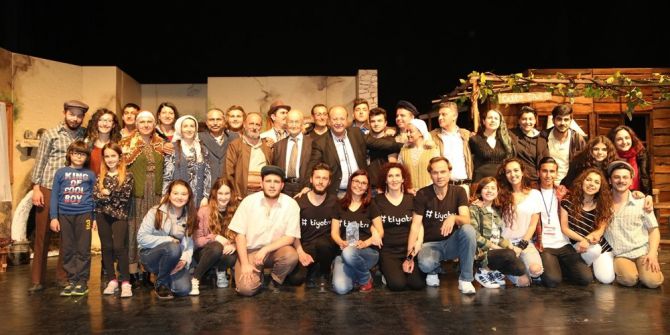 Efeler’de ‘Topuzlu’ Oyunu Büyük Beğeni Topladı