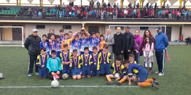 Atatürk Ortaokulu Futbol Takımından İl Birinciliği