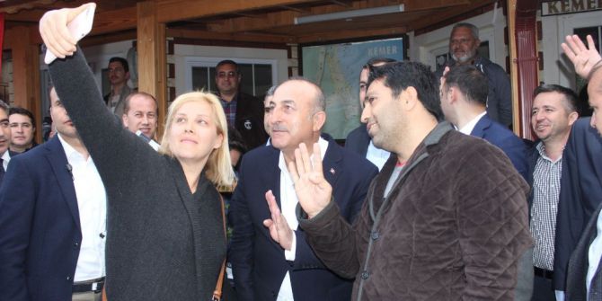 Bakan Çavuşoğlu Kemer Esnafıyla Rusça Sohbet Etti
