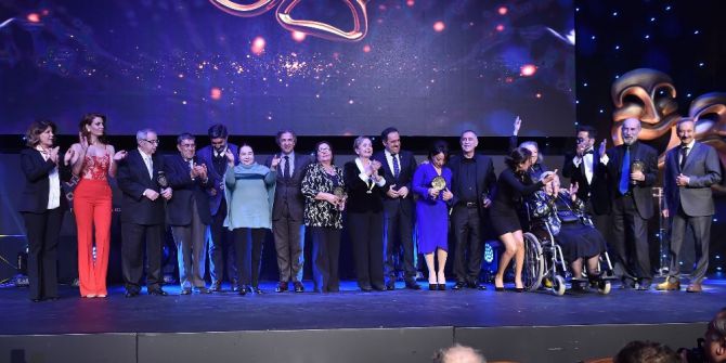 Türk Tiyatrosunun Duayen İsimleri Beyoğlu’nda Onurlandırıldı