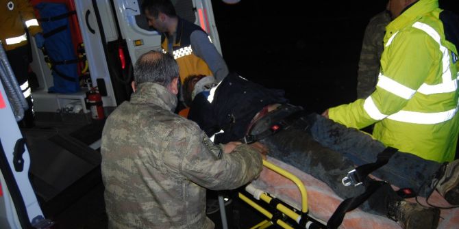 Yaralanan Motosikletliye Askerden Yardım Eli