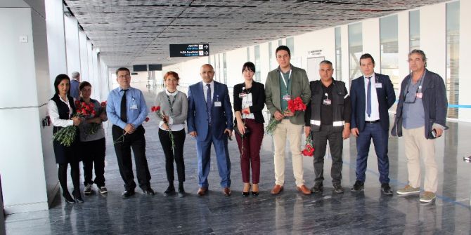 İngilizler Bodrum’da Karanfillerle Karşılandı