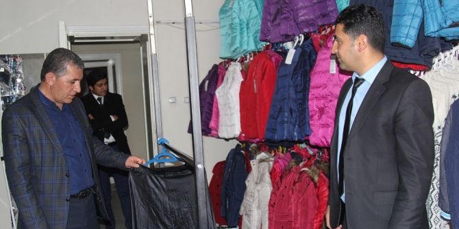 İhtiyaç Sahipleri ‘Sosyal Market’ten Giydiriliyor