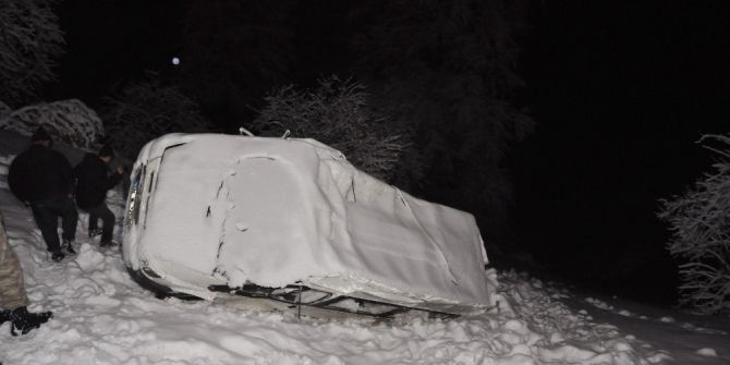 Tokat’ta Minibüs Uçuruma Yuvarlandı: 1 Ölü, 14 Yaralı