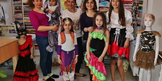 Çocuklar İçin Evini Podyuma Dönüştürdü