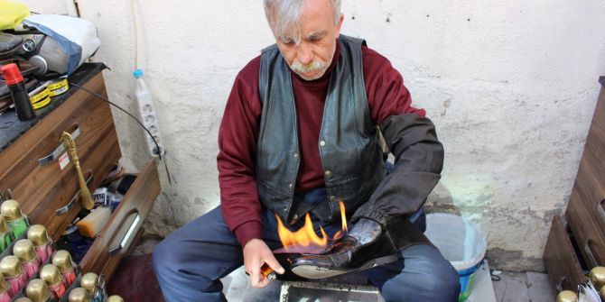Ayakkabısının Rengini Beğenmediği İçin Boyacı Oldu