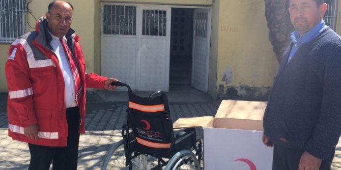 Kızılay Yatalak Hastaya Tekerlekli Sandalye Hediye Etti