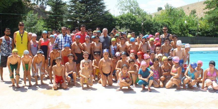 Acar Yüzme Kursunu Ziyaret Etti