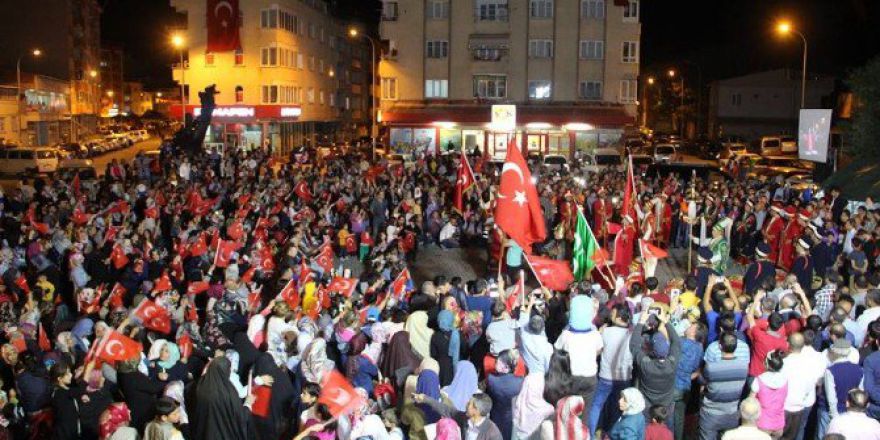 Demokrasi Nöbetine Mehter Coşkusu