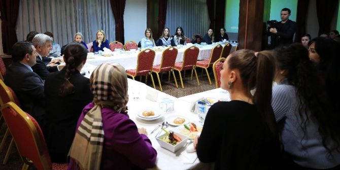 Başkan Karaosmanoğlu, Spor Eğitmenleriyle Buluştu