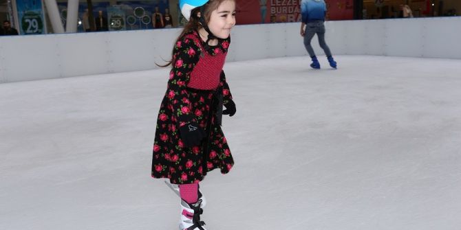 Ko-mek Kursiyerleri Buz Pateni Yaparak Stres Attı