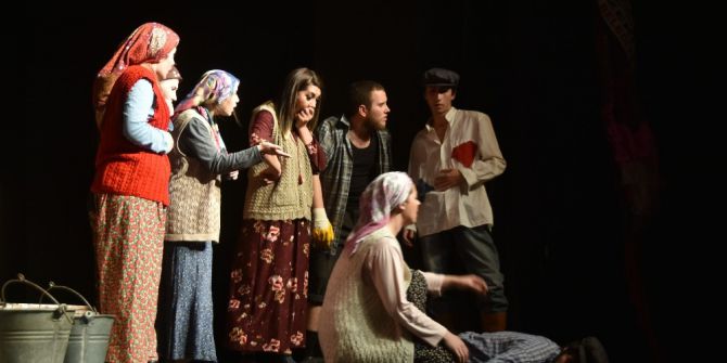 Salihli’de Tiyatro Gününe Özel Oyun Sergilediler