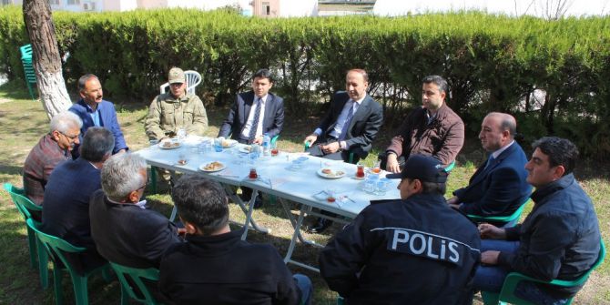 Vali Abdullah Erin, Depremzedeleri Yalnız Bırakmıyor