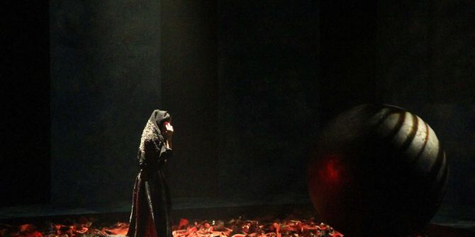 Savaşın Orta Yerindeki Kadınları Anlatan "Hak’’ Oyunu İzleyiciyle Buluştu