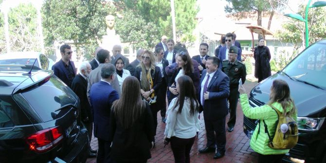 Başbakan Yıldırım’ın Kardeşi Ve Kızı Akçakoca’da