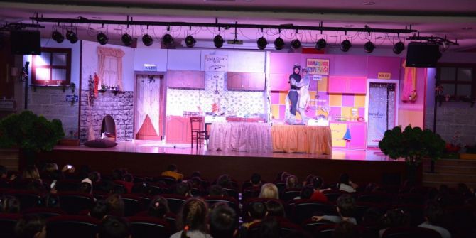 Konyaaltı Belediyesi Kreşleri, Tiyatroda