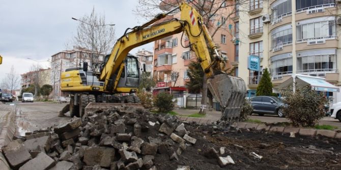 Ekrem Tanti Caddesi Beton Yol İçin Gün Sayıyor
