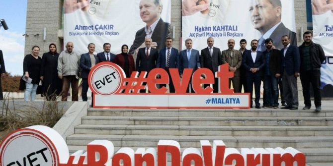 Bakan Tüfenkci ‘Evet’ Standını Ziyaret Etti