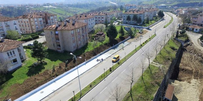 Başiskele’de Perde Duvar Ve Yaya Kaldırımı Çalışmaları Sürüyor