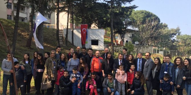 Engelli Öğrenciler Üniversite Bahçesini Çiçeklendirdi