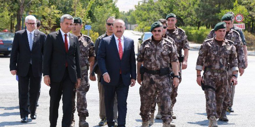 Dışişleri Bakanı Çavuşoğlu: "2’si Büyükelçi 88 Kişinin Bakanlıkla İlişiği Kesildi"