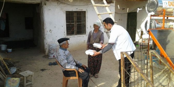 Yaşlıların Evlerine Sıcak Yemek Servisi